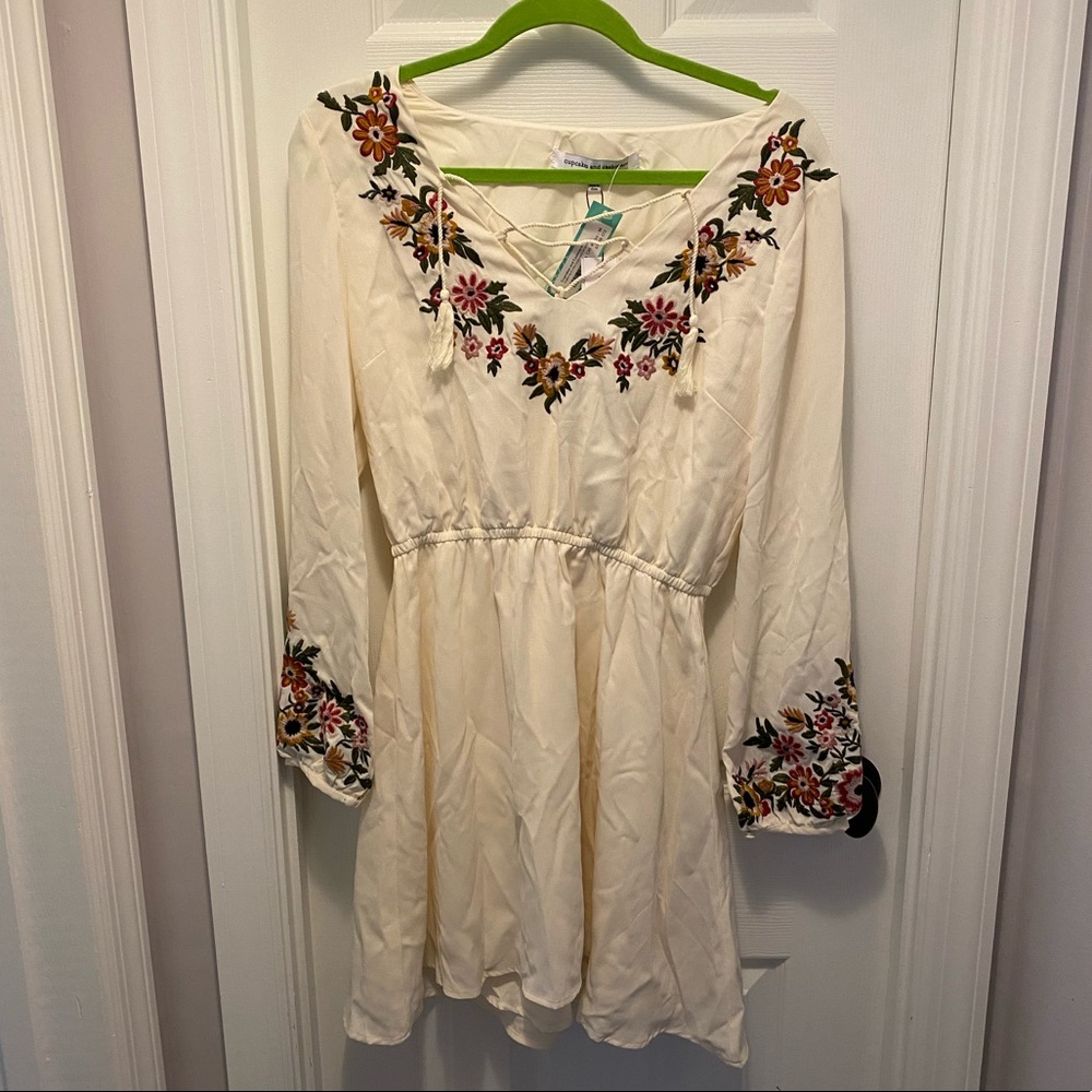 Cupcakes and Cashmere Valeria Embroidered dress M - Picture 5 of 6